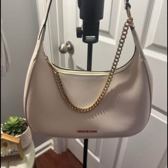 Michael Kors Lucinda Leather Shoulder Medium Handbag in Cream. - Picture 1 of 8